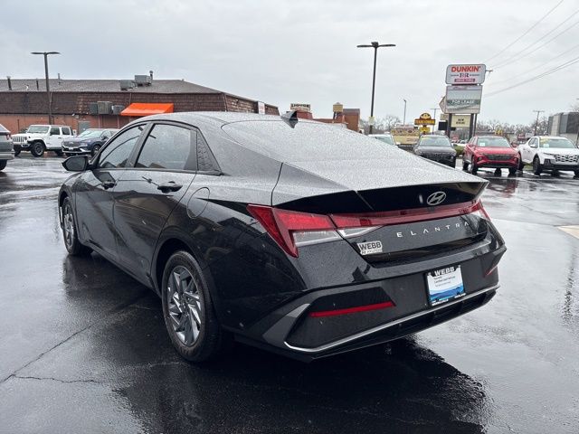 Used 2024 Black Hyundai SEL image 6