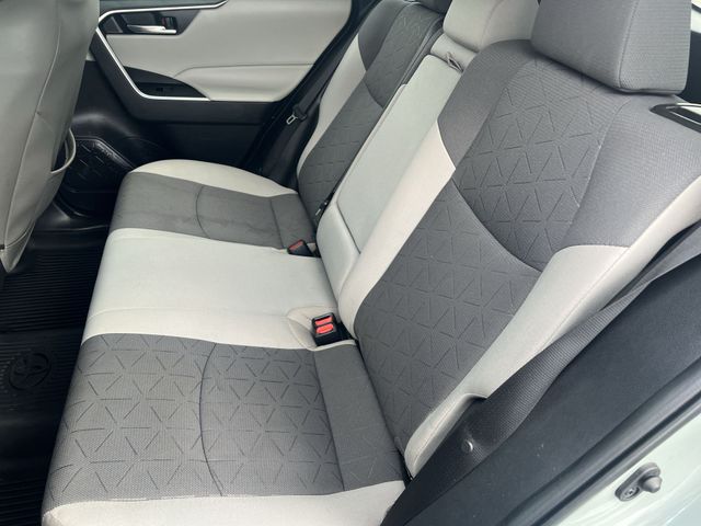 Used 2022  Toyota XLE image 35