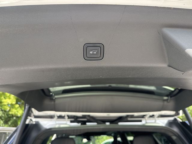 Used 2023 White Chevrolet Z71 image 14