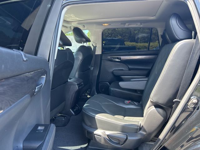 2021 Toyota Highlander Platinum - Photo 18