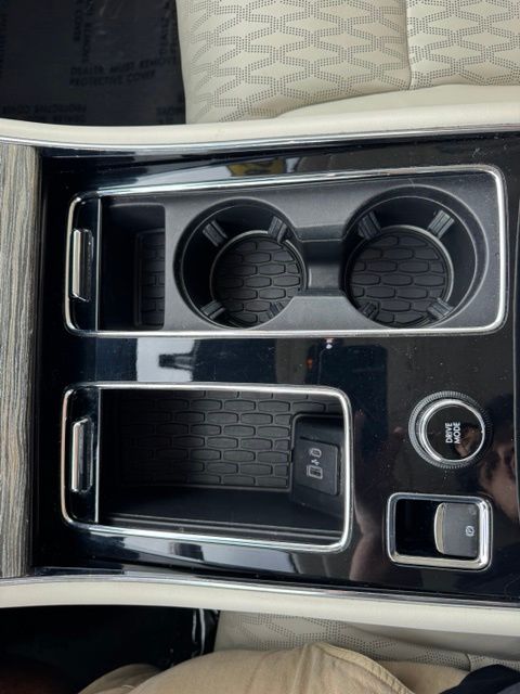 Used 2020 White Lincoln Black Label Grand Touring image 28