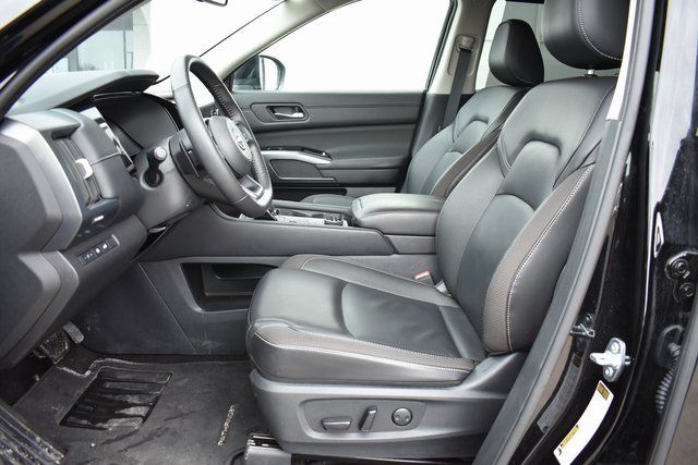 Used 2025 Nissan Pathfinder SUV