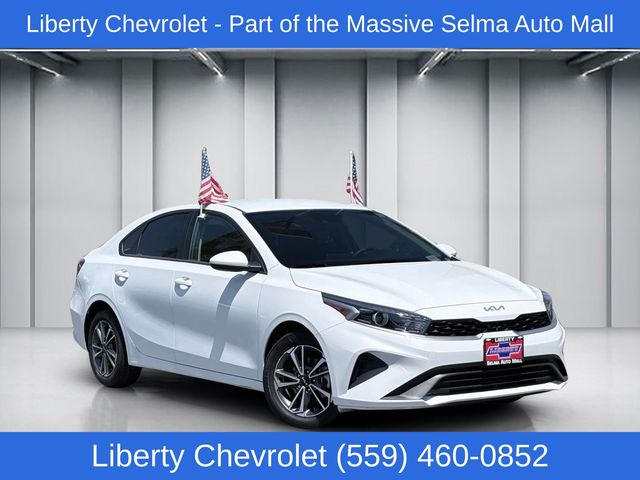 Snow White Pearl 2024 Kia Forte Sedan Front-Wheel Drive Continuously Variable Transmission