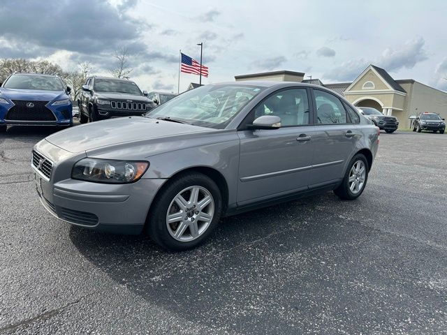 Gray 2006 Volvo S40 2.4i Sedan Front-Wheel Drive 5-Speed Automatic
