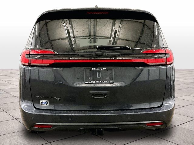 2021 Chrysler Pacifica Touring - 3