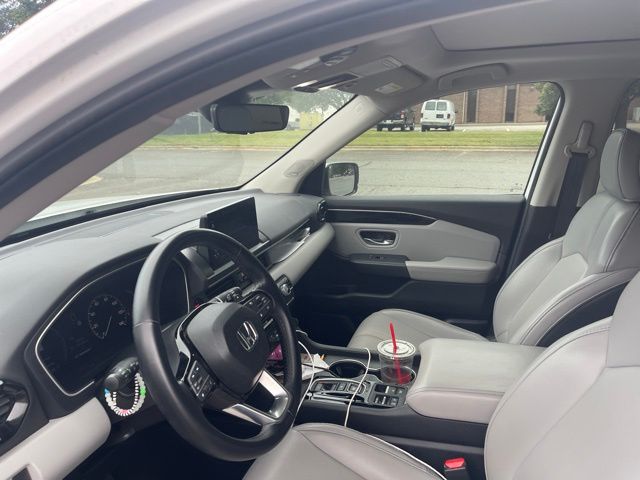 Used 2024 White Honda Touring image 10
