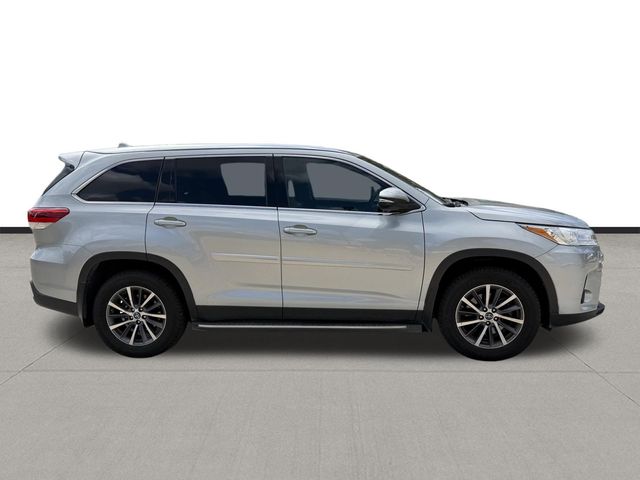 2019 Toyota Highlander XLE Silver at Toyota of Victoria