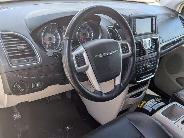 2015 Chrysler Town & Country - Image 11