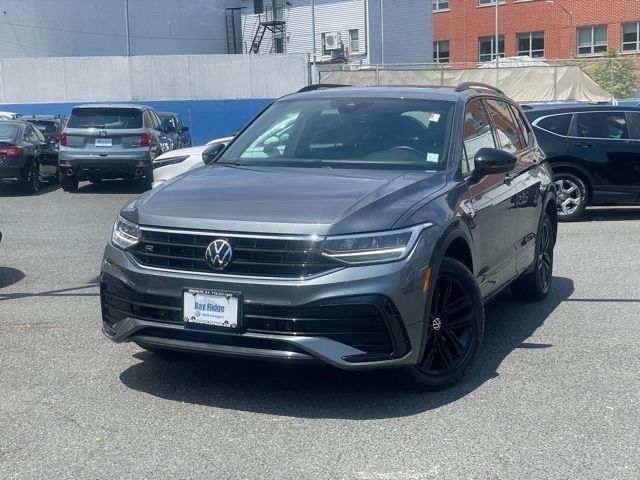 Platinum Gray Metallic 2024 Volkswagen Tiguan SE R-Line Black 4Motion SUV / Crossover All-Wheel Drive 8-Speed Automatic