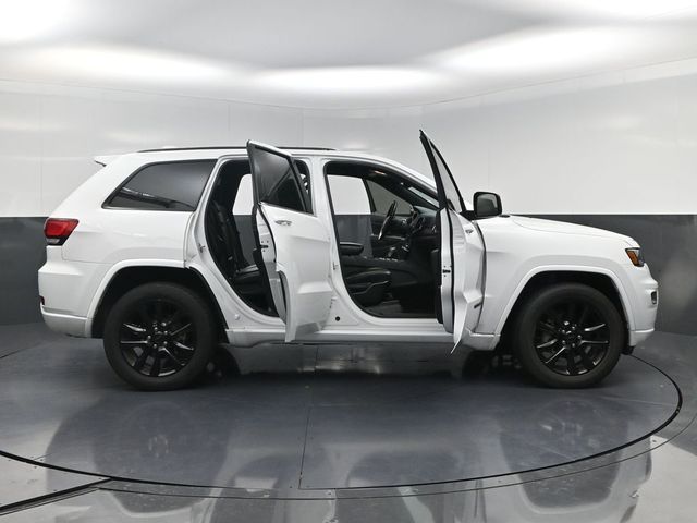 2020 Jeep Grand Cherokee Altitude White/off-white at River Oaks CDJR