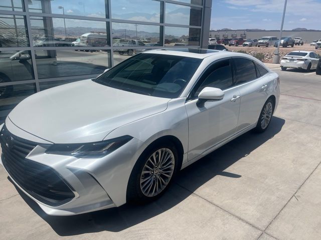 Pearl 2022 Toyota Avalon Sedan Front-Wheel Drive 8-Speed Automatic