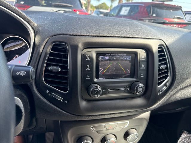 Used 2018 Black Jeep Latitude image 3