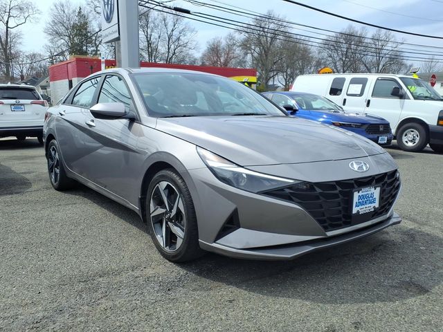 2023 Hyundai Elantra - Image 5