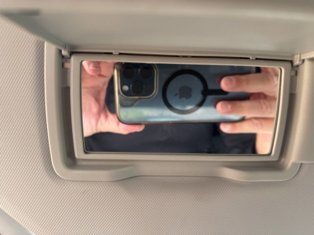 Used 2025  Mitsubishi SE image 31