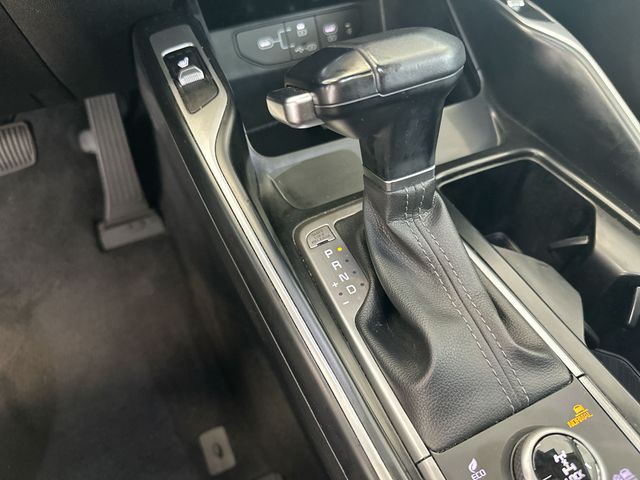 Used 2024 Red Kia S image 23