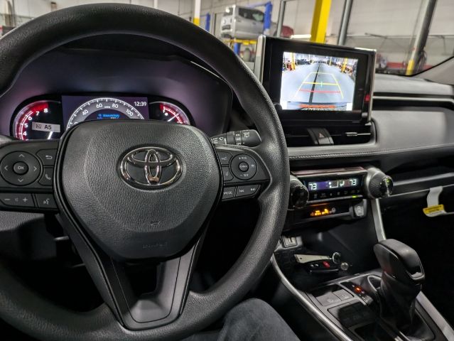 2024 Toyota RAV4 XLE 27