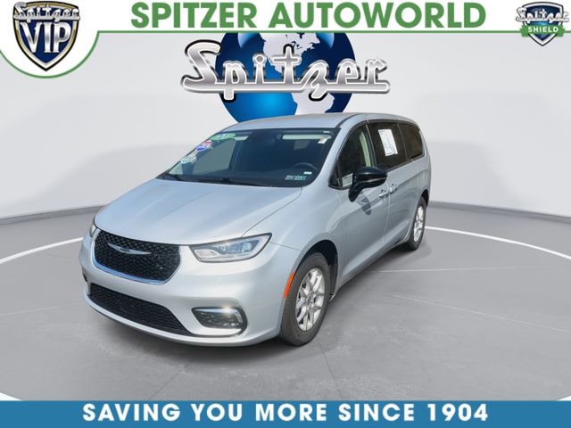 2024 Chrysler Pacifica Touring L - 3
