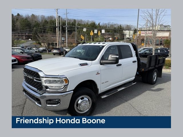Bright White Clearcoat 2024 RAM 3500 Chassis SLT Crew Cab LB DRW 4WD Pickup Truck Four-Wheel Drive 6-Speed Automatic