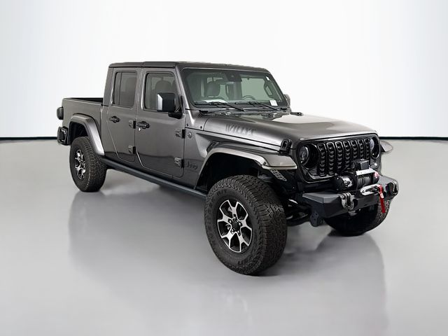 Gray (Granite Crystal Metallic Clearcoat) 2024 Jeep Gladiator Willys Crew Cab 4WD Pickup Truck Four-Wheel Drive 8-Speed Automatic