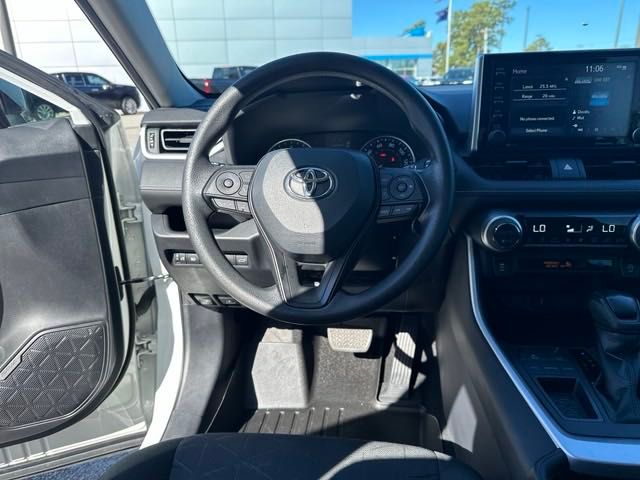 2021 Toyota RAV4 XLE 13