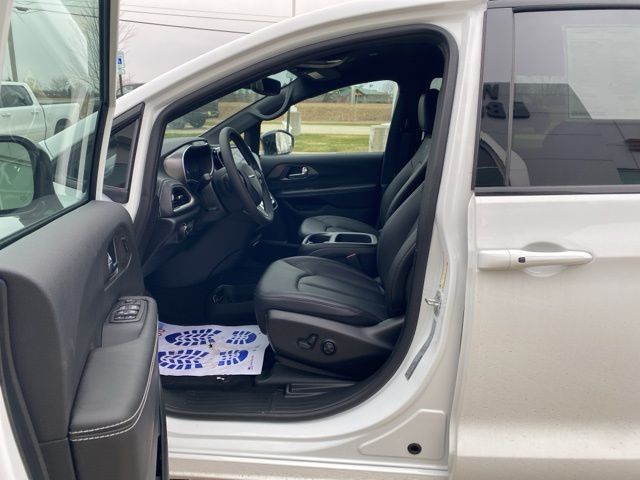 2026 Chrysler Pacifica Select - Bright White Clearcoat exterior view 11