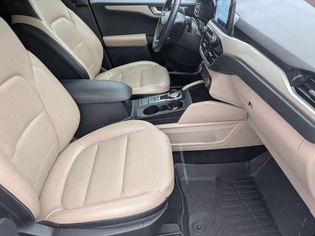 2020 Ford Escape - Image 30