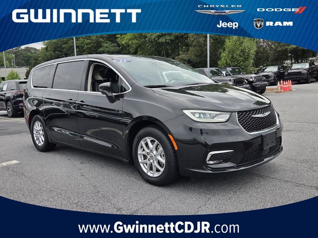Brilliant Black Crystal Pearlcoat 2023 Chrysler Pacifica Touring L FWD Minivan Front-Wheel Drive 9-Speed Automatic
