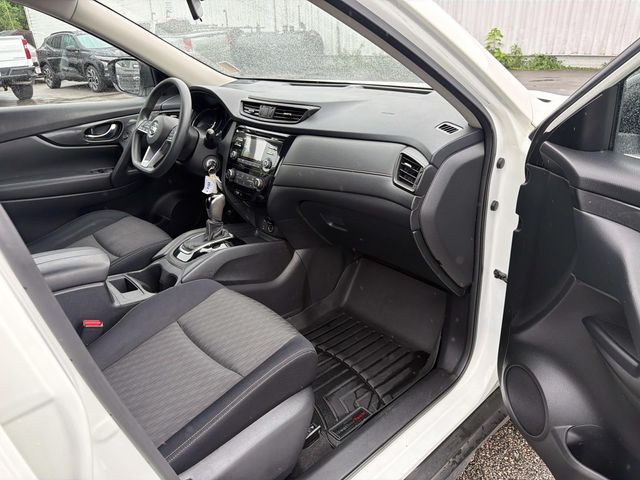 2017 Nissan Rogue - Image 27