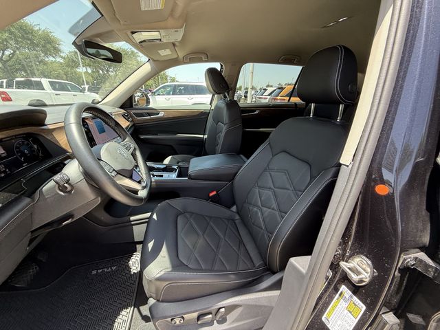 2025 Volkswagen Atlas 2.0T SE w/Technology Black at Gullo Toyota