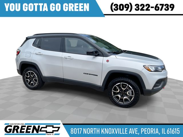 Silver Zynith Metallic Clearcoat 2026 Jeep Compass SUV / Crossover Four-Wheel Drive 8-Speed Automatic