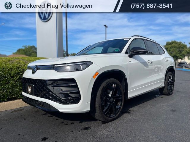 Opal White Pearl 2025 Volkswagen Tiguan SUV / Crossover All-Wheel Drive 8-Speed Automatic