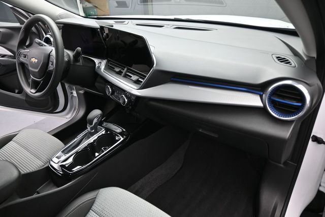 Used 2025 Chevrolet Trax SUV