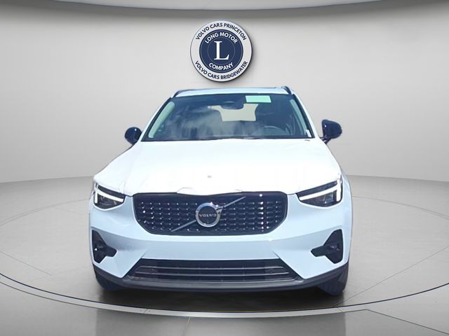 White (Cloud) 2026 Volvo XC40 B5 Plus AWD SUV / Crossover All-Wheel Drive Automatic