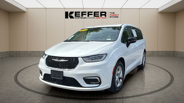 2024 Chrysler Pacifica Limited's photo