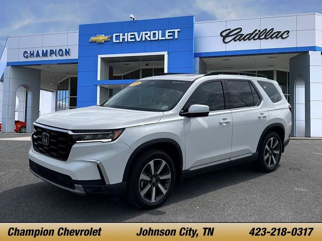 White 2025 Honda Pilot Touring+ FWD SUV / Crossover Front-Wheel Drive Automatic