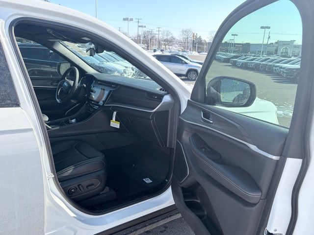 new 2026 Jeep Grand Cherokee car, priced at $43,279