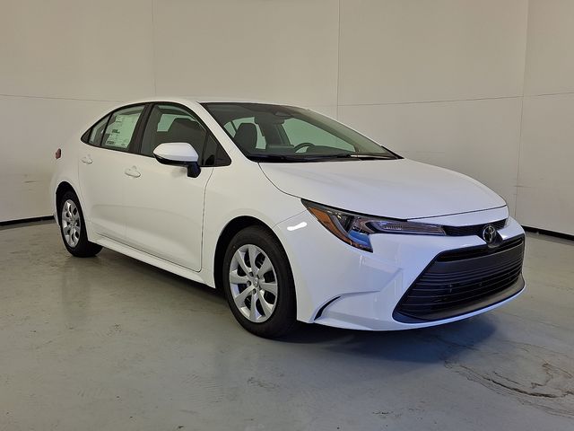 2026 Toyota Corolla LE's photo