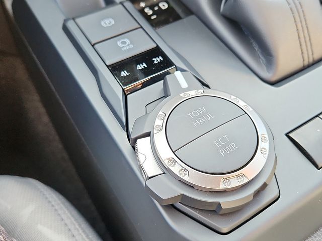 2025 Toyota Tacoma SR5 - Photo 16