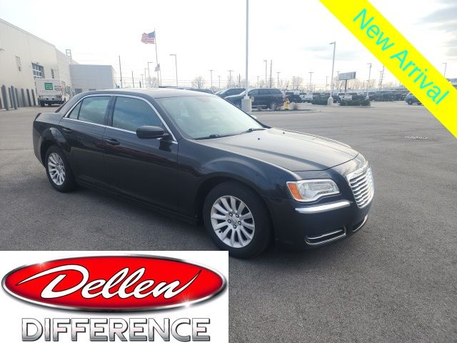 Phantom Black Tri-Coat Pearl 2013 Chrysler 300 RWD Sedan Rear-Wheel Drive 8-Speed Automatic