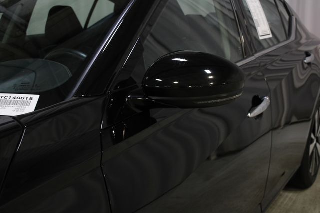 Used 2019 Black Nissan 2.5 SL image 33
