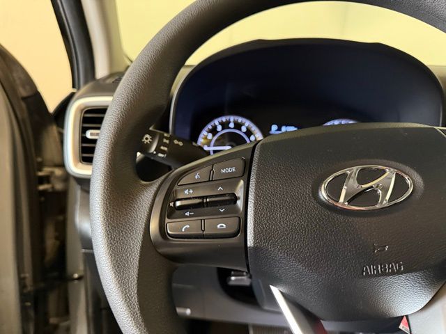 2022 Hyundai Venue SE photo