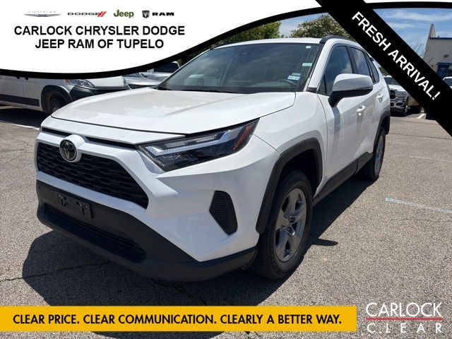 White (Wind Chill Pearl) 2024 Toyota RAV4 XLE FWD SUV / Crossover Front-Wheel Drive 8-Speed Automatic