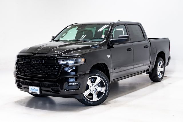 Diamond Black Crystal Pearlcoat 2026 RAM 1500 Express Crew Cab 4WD Pickup Truck Four-Wheel Drive 8-Speed Automatic