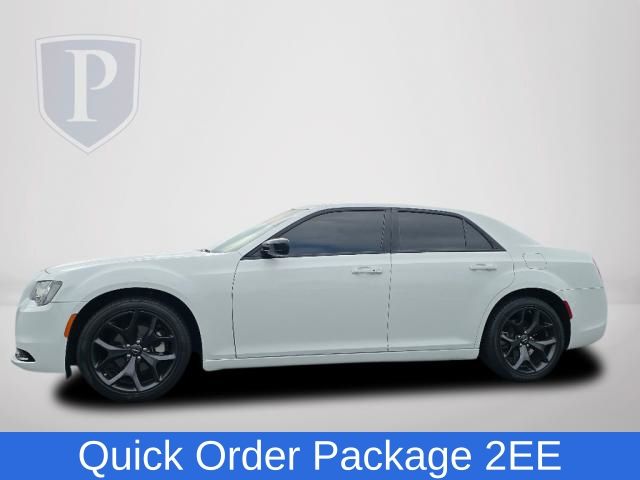 2023 Chrysler 300 Touring 4