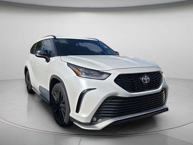 2023 Toyota Highlander - $37,999