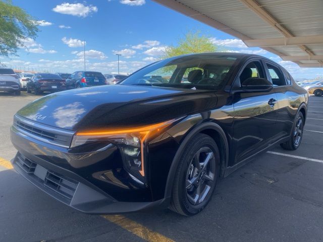 225722025 Kia K4 LXS