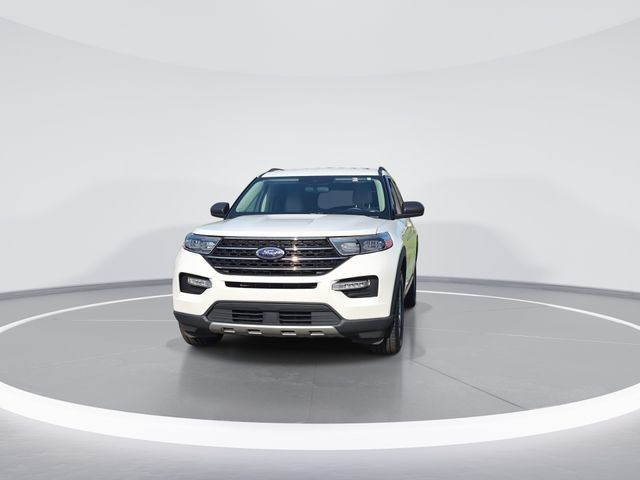 Used 2023 White Metallic Ford XLT image 3