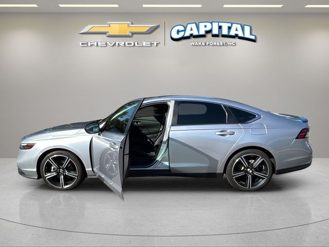 Used 2023  Honda Sport image 3