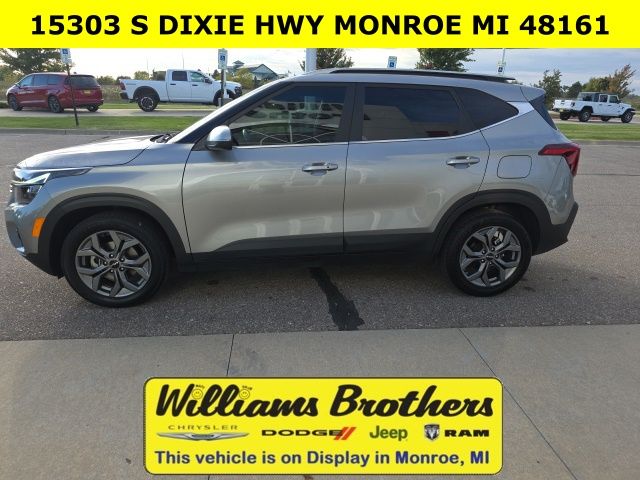 2024 Kia Seltos S - Steel Gray exterior view 9