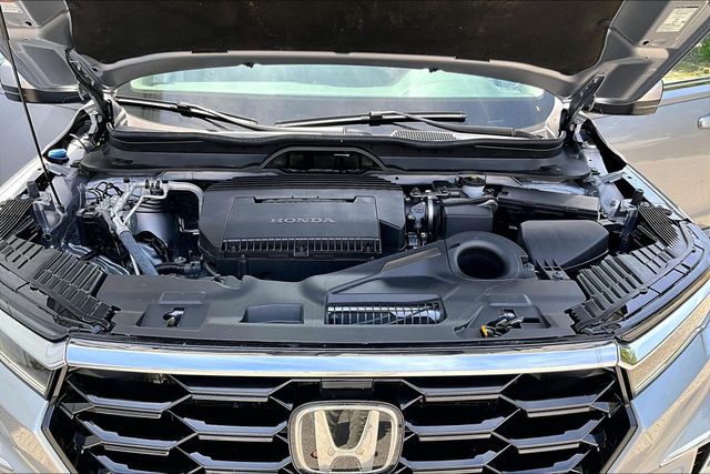 Used 2025 Honda Pilot Touring 4D Sport Utility